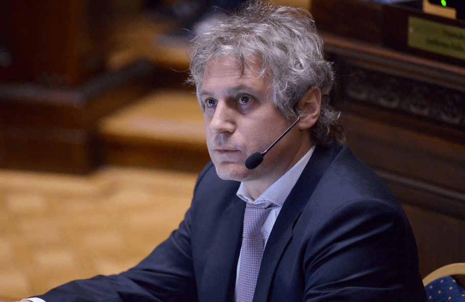 Felipe Miguel ante la Legislatura: Un análisis profundo de la gestión porteña frente a la pandemia
