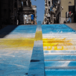 Un Gigante de Colores Ilumina el Microcentro: La Bandera Argentina de Alfredo Segatori