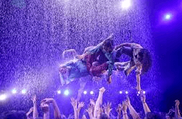Fuerza Bruta celebra su vigésimo aniversario en Buenos Aires con el espectáculo “Aven: Un Lugar Sin Piso”