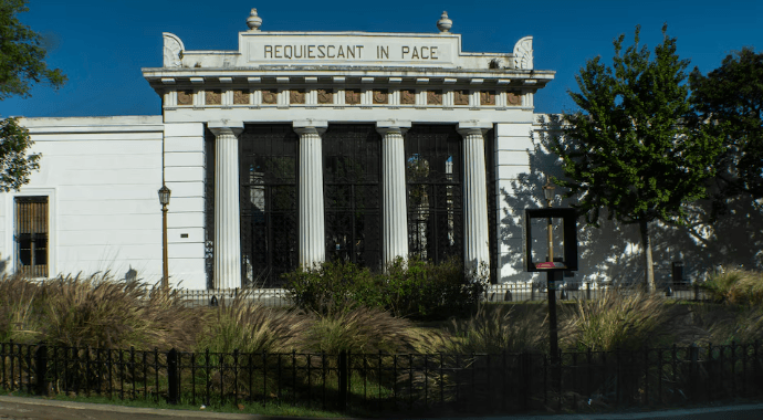 Restauración del Cementerio de la Recoleta: Un Paseo por la Historia que Revela Disputas de Memoria