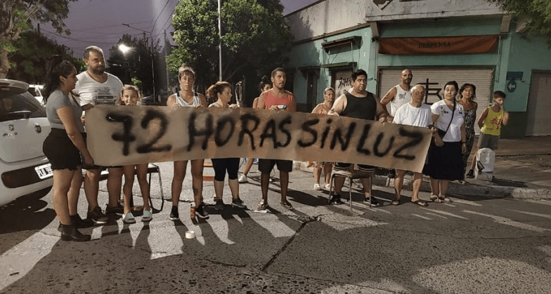 Vecinos de Lanús Alzan su Voz: “No Tenemos Agua ni Luz”