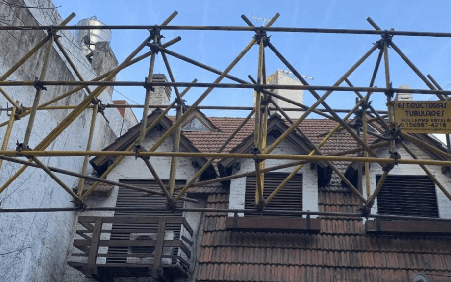Bajo Riesgo: Las Alarmantes Rajaduras en el Barrio de Núñez