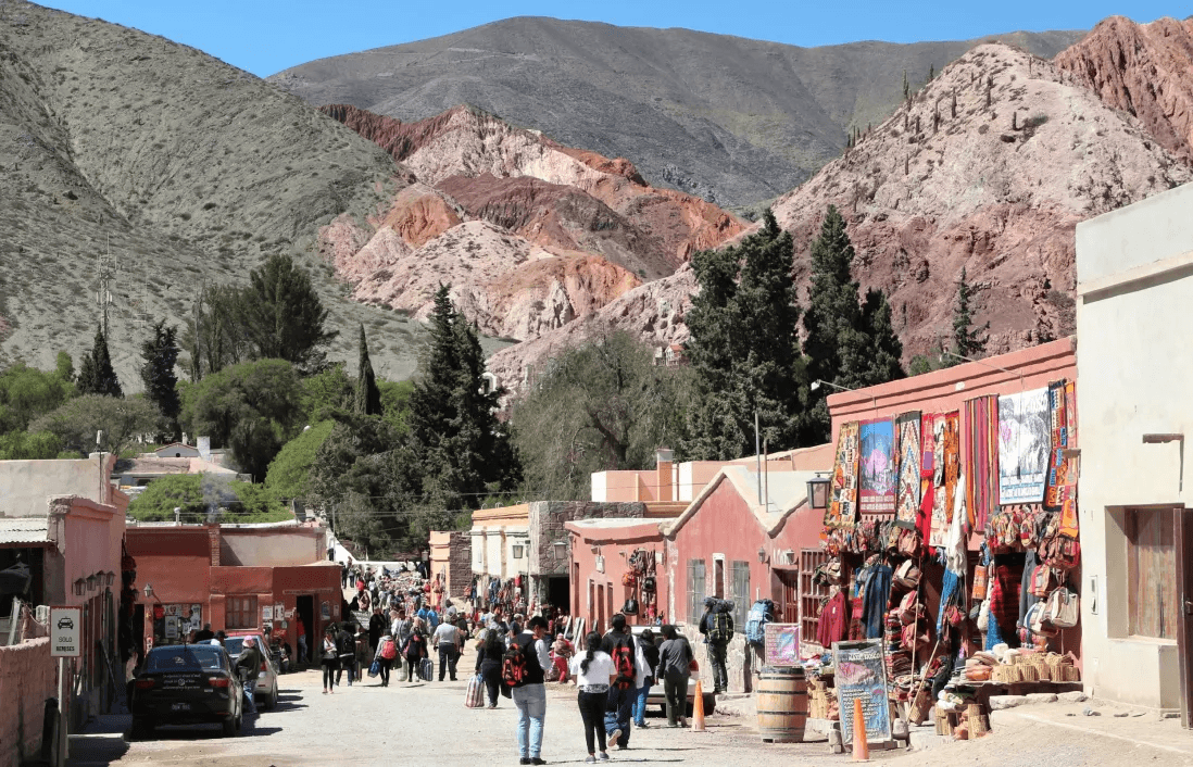 Horizonte Político y Conflictos Sociales en Jujuy: Una Mirada a las Promesas de Campaña y las Realidades de Protesta