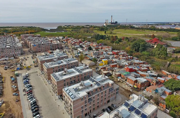 Emergencia habitacional en Barrio Rodrigo Bueno: Vecinos al borde del desalojo y la precariedad