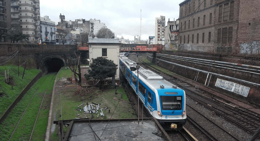 El Futuro del Ferrocarril Sarmiento: Viaductos, Soterramiento y la Voz de los Vecinos