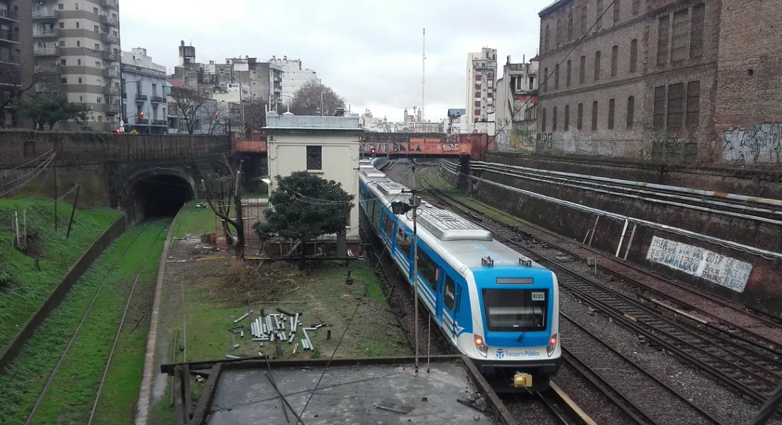 El Futuro del Ferrocarril Sarmiento: Viaductos, Soterramiento y la Voz de los Vecinos