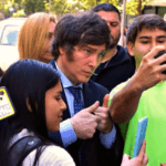 La Ola Libertaria: El Fenómeno del Creciente Apoyo a Javier Milei y la Caída del Peronismo
