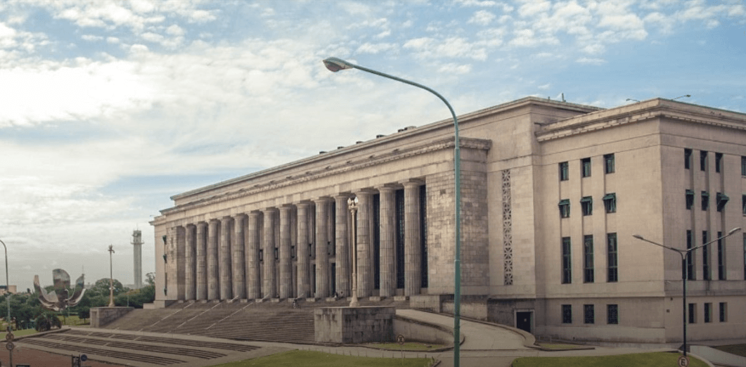 La Universidad y su Rol en la Sociedad: Más Allá de la Formación Académica