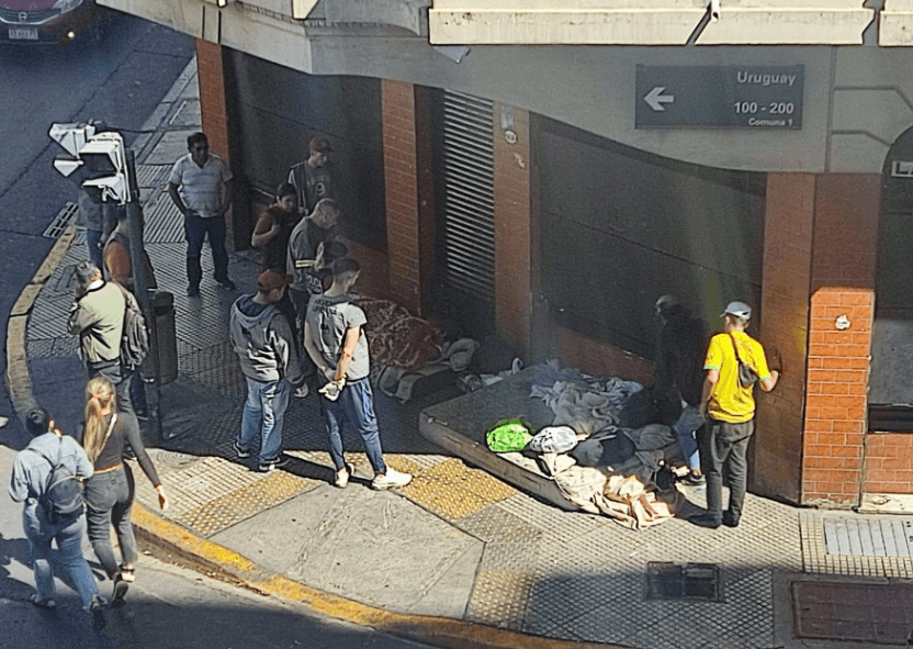 El Éxodo Silencioso: La Otra Cara de la Ciudad de la Furia