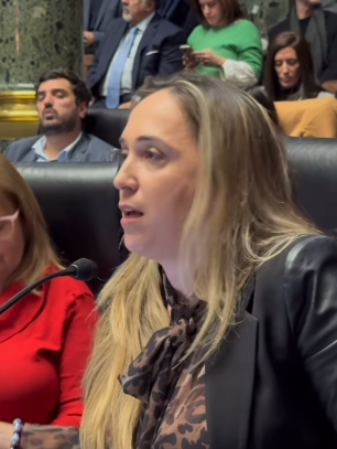 Repudio en la Legislatura Porteña: Las Controversiales Declaraciones de Milei en Davos Generan Reacciones