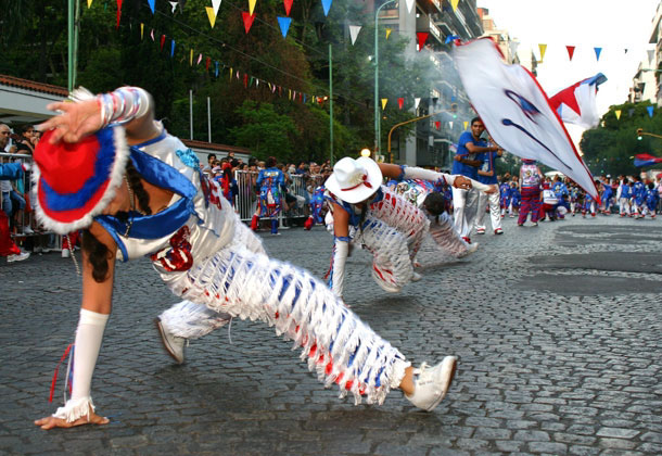 Carnaval Porteño: Ritmo, Resistencia y Recuerdos en la Ciudad de Buenos Aires