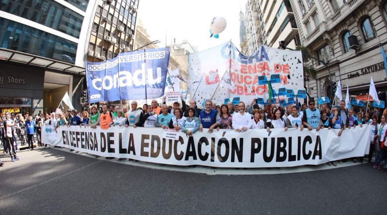 Universidades Nacionales en Crisis: Reclamo de los Trabajadores en las Calles de Buenos Aires