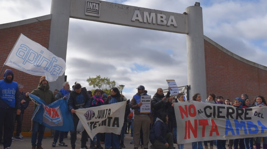 El Abrazo al INTA: Una Protesta Nacional Contra los Recortes en la Agricultura Argentina