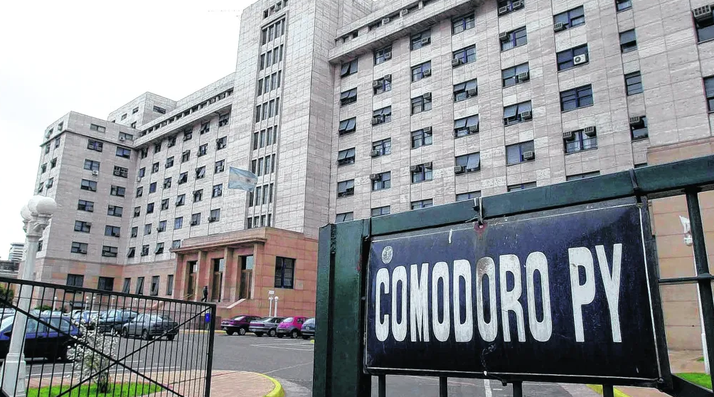 Comodoro Py: La calle que los jueces le arrebataron a una escuela en Buenos Aires