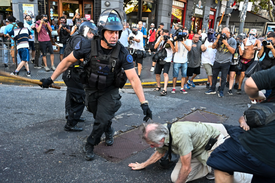 La Ola de Represión en Buenos Aires: 500 Días de Protesta Bajo el Gobierno de Javier Milei